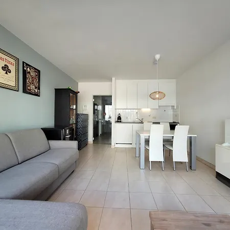 Apartament In Near Seawall & Casino