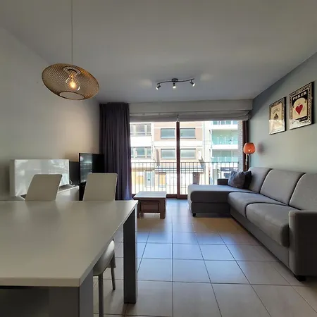 In Near Seawall & Casino Apartament